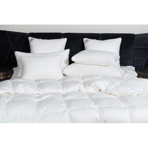 Подушка пуховая "КИНРОС" трехкамерная в тонком хлопковом сатине, упругая 50x90, GERMAN GRASS