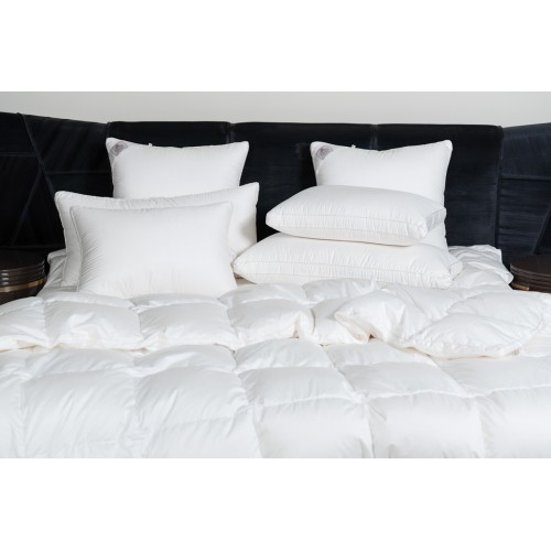 Подушка пуховая "КИНРОС" трехкамерная в тонком хлопковом сатине, средняя 70x70, GERMAN GRASS